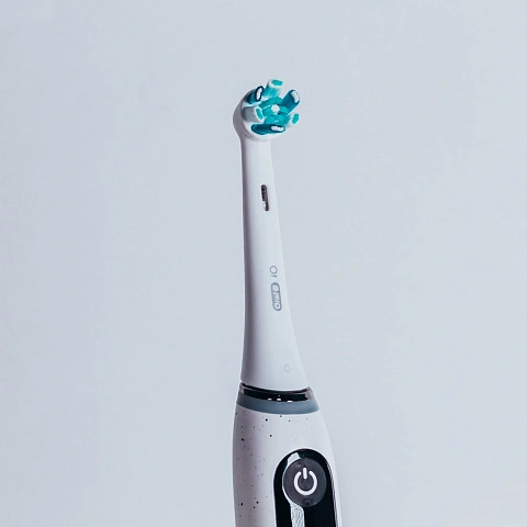 Электрическая зубная щетка Oral-B iO Series 10 White - изображение 5