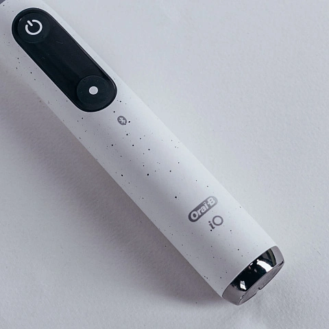 Электрическая зубная щетка Oral-B iO Series 10 White - изображение 6