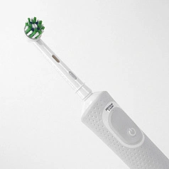 Электрическая зубная щетка Oral-B Vitality Pro X Clean D103.413.3 (Белая)