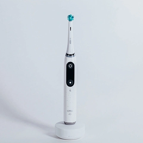 Электрическая зубная щетка Oral-B iO Series 10 White - изображение 4