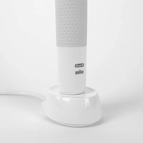 Электрическая зубная щетка Oral-B Vitality Pro X Clean D103.413.3 (Белая) - изображение 3